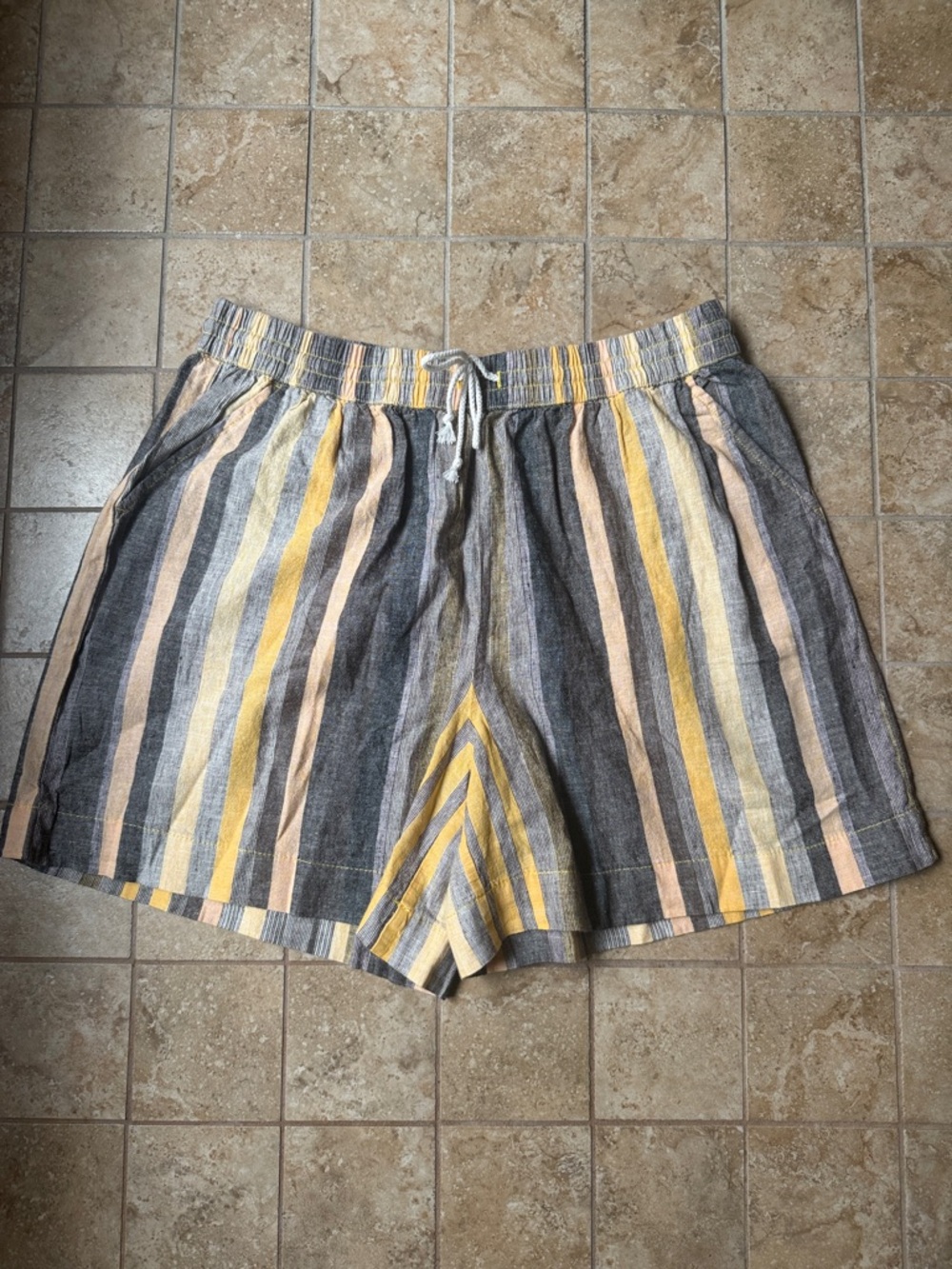 beachlunchlounge Striped Shorts in Yellow, Gray, Cream